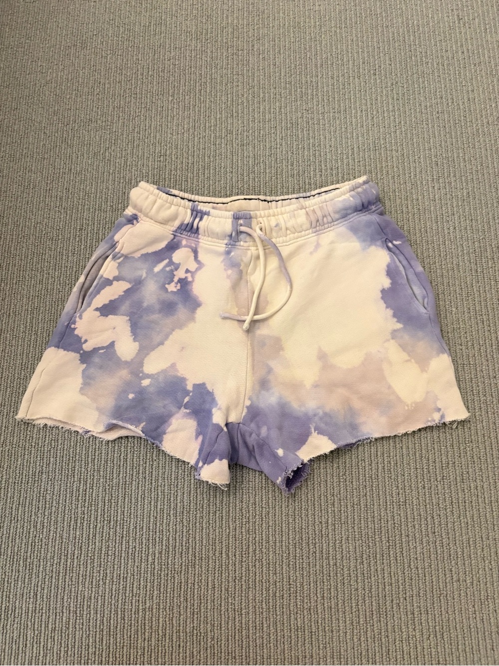 Cotton Citizen Tie-Dye Lounge Shorts in Lavender and Cream